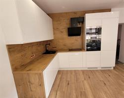 Black Red White salon patronacki. Lubliniec ul. Oleska 26