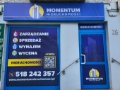 Wejście do biura nieruchomości MOMENTUM