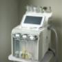 Urzadzenie do oczyszczania wodorowego skory w gabinecie MS Aesthetic Clinic.