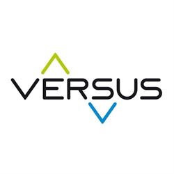 VERSUS Maciej Szymański